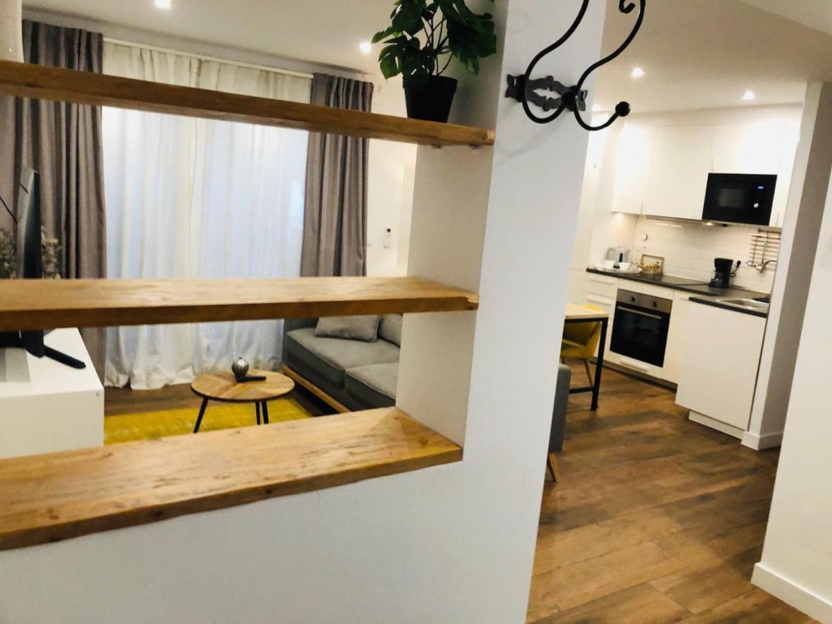 Petit Apartment Los Remedios Seville Exterior photo